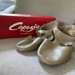 Capezio Pedini Jazz Dance Shoes. Women’s Size 8, Tan.